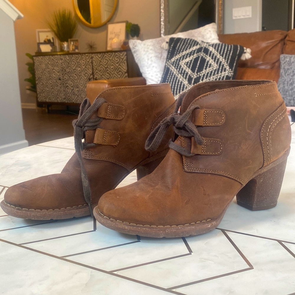 Clarks lace up leather booties, size 7.5